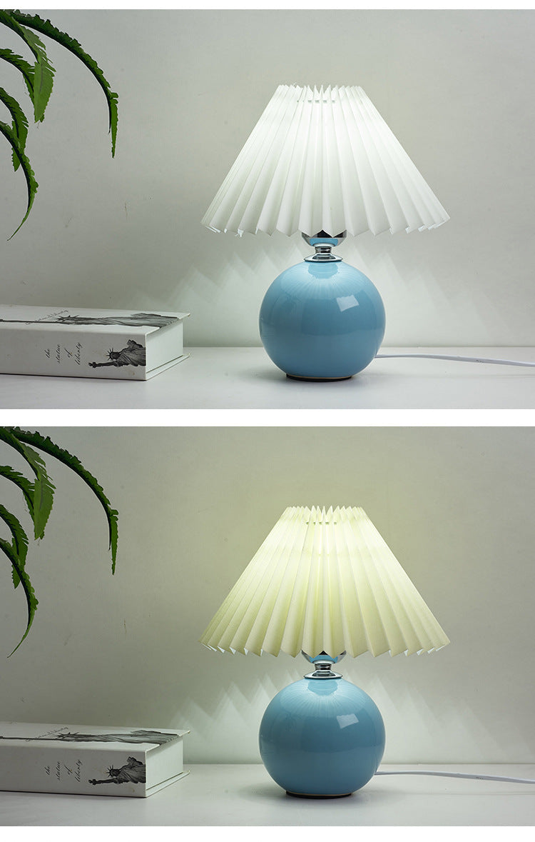 Nordic ceramic pleated bedside table lamp