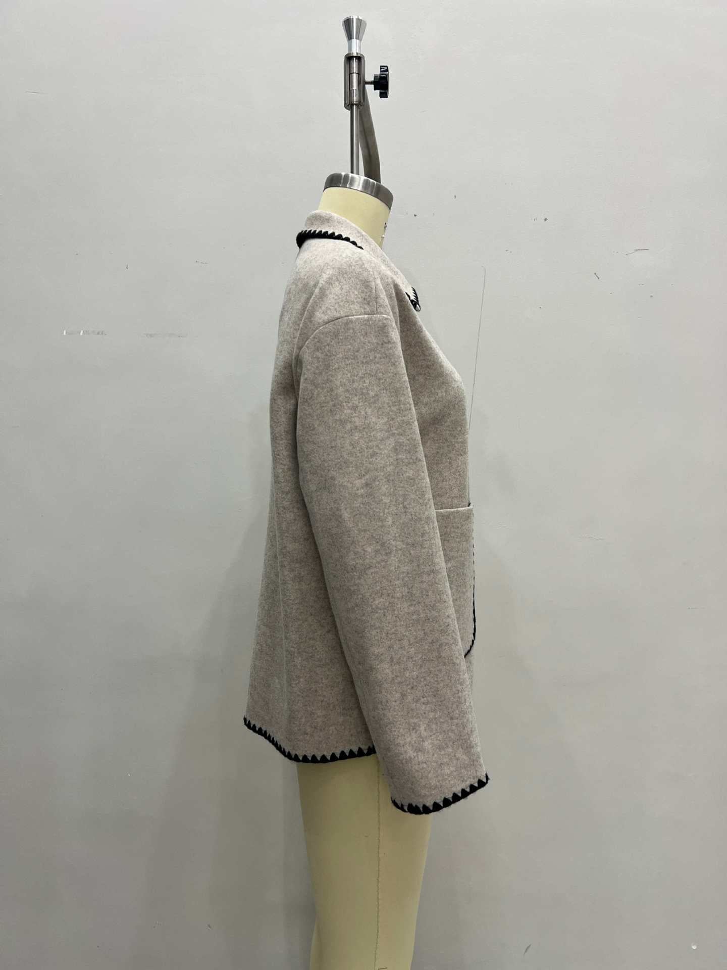 Women’s Wool Blend Contrast Trim Lapel Jacket with Double Pockets