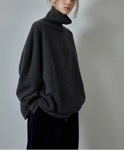 Low classic oversized high neck wool sweater