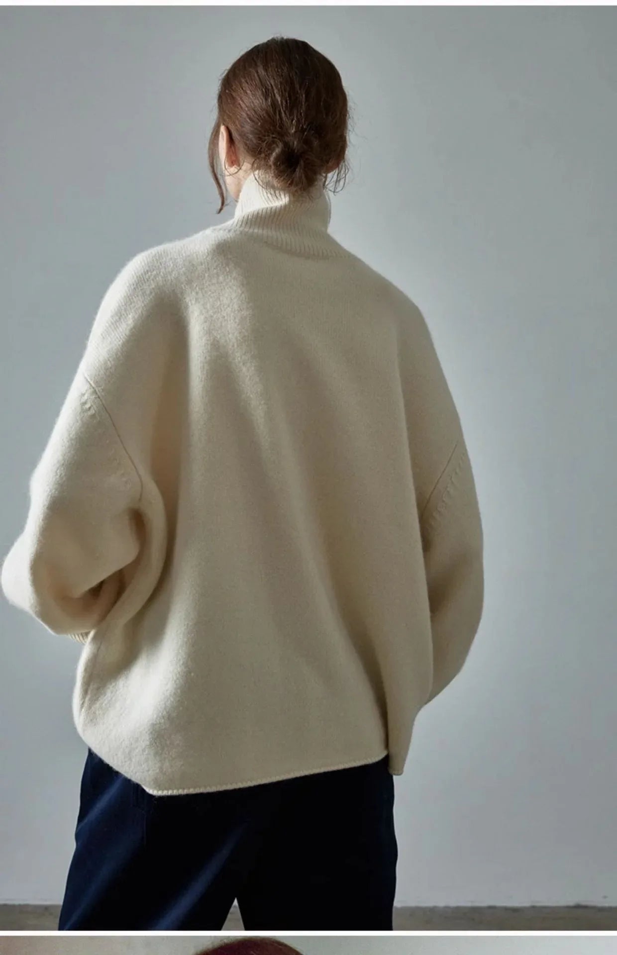 Low classic oversized high neck wool sweater