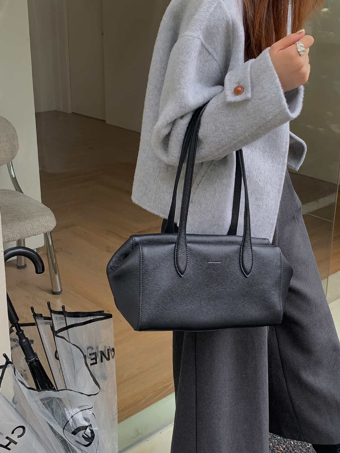 Top-grain cowhide Boston shoulder baguette bag