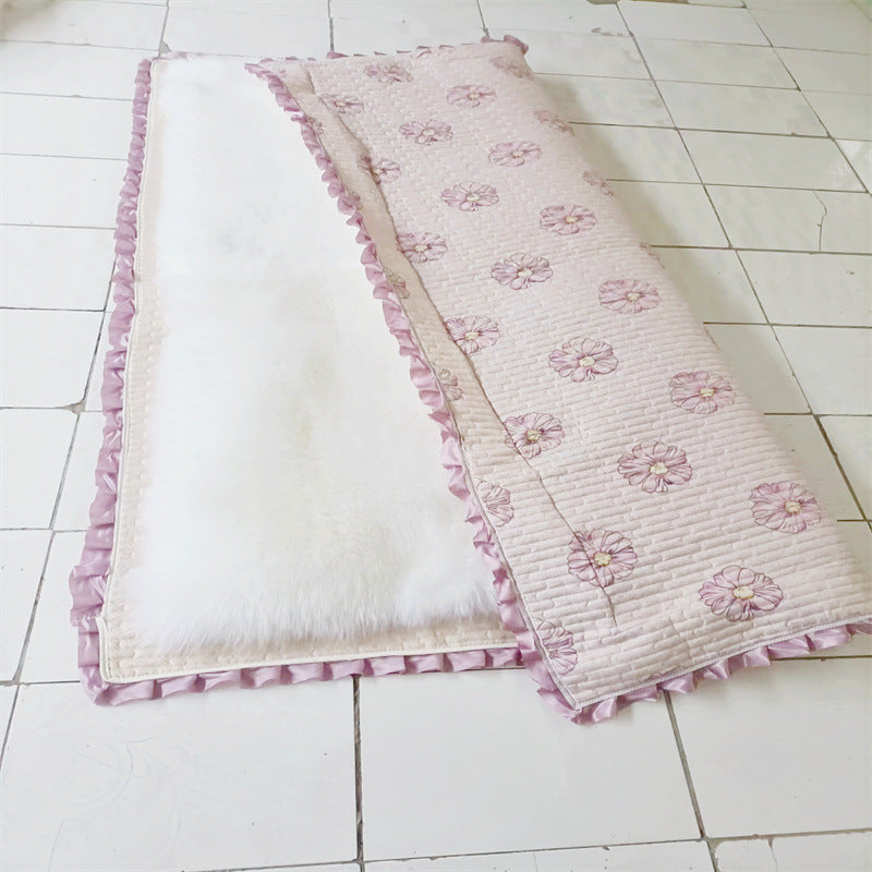White Sheepskin Bed Pad with Soft Natural Wool Covering