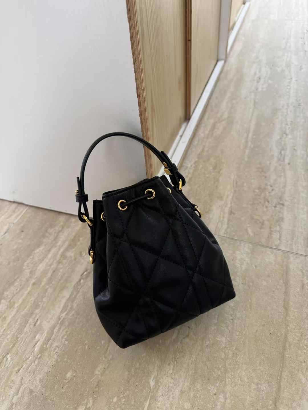 Small Quilted Leather Bucket Shoulder Bag for Women