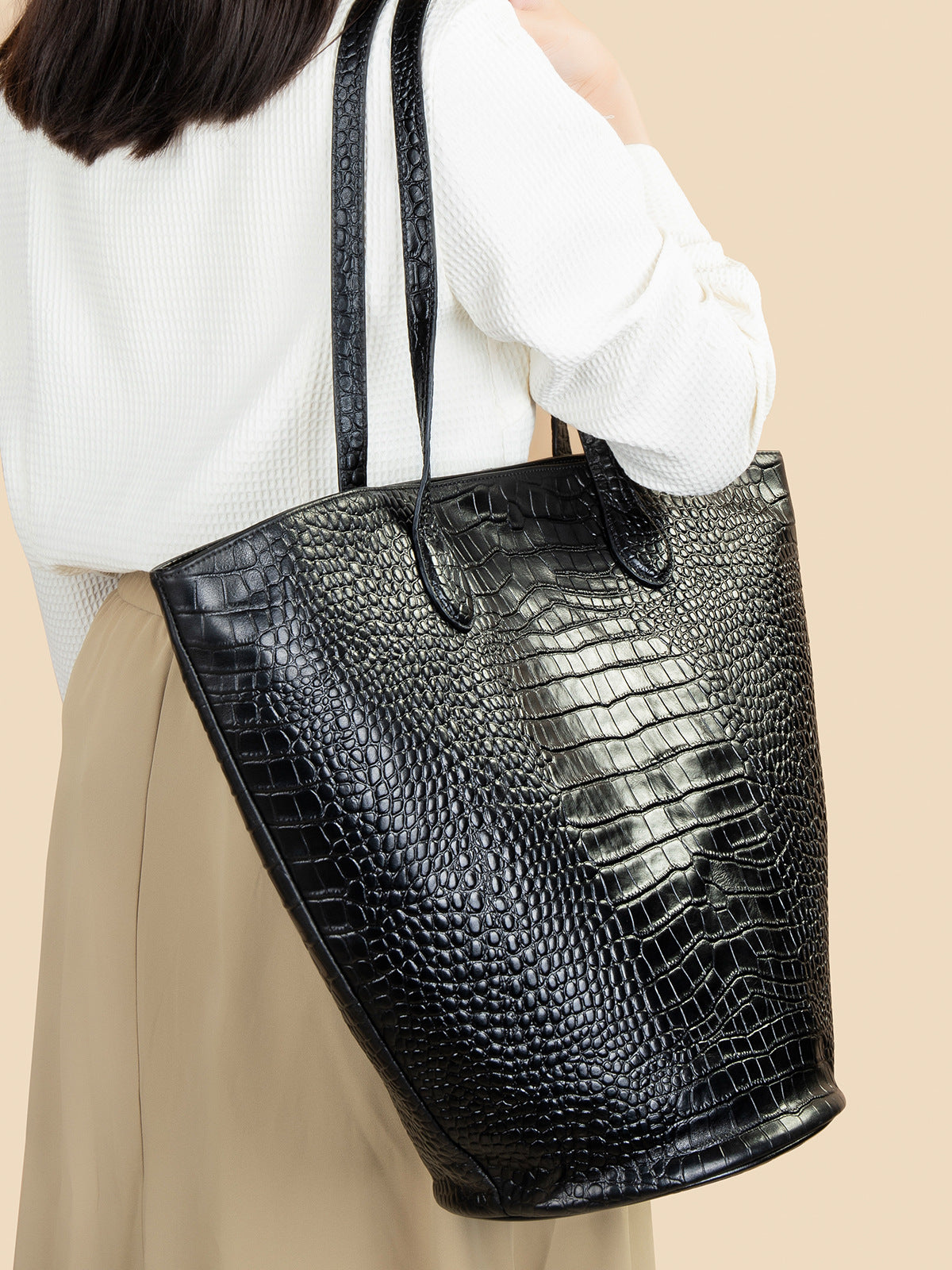 Black Leather Cylindrical Tote Shoulder Bag Crocodile Pattern