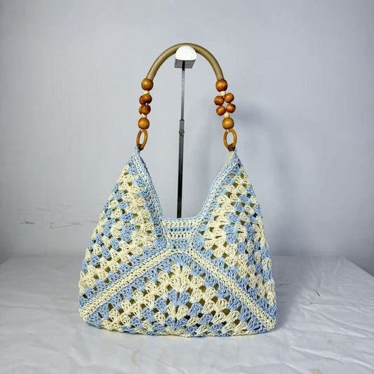 Woven straw tote bag for beach holidays 1