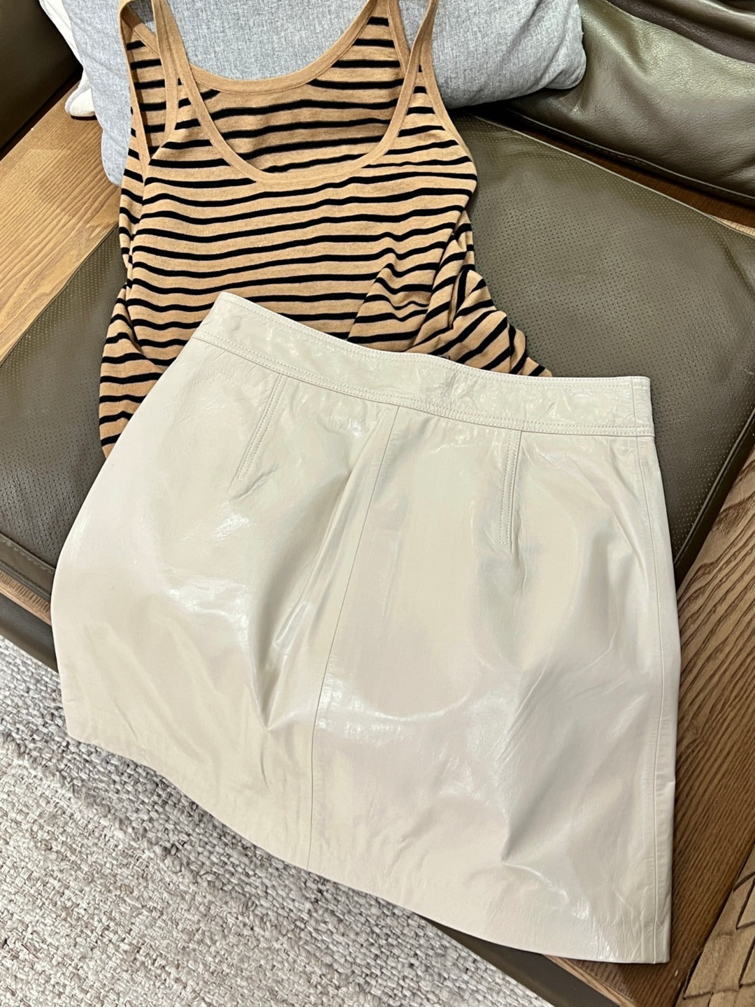 Women Off White Leather Mini Skirt With Zip Front