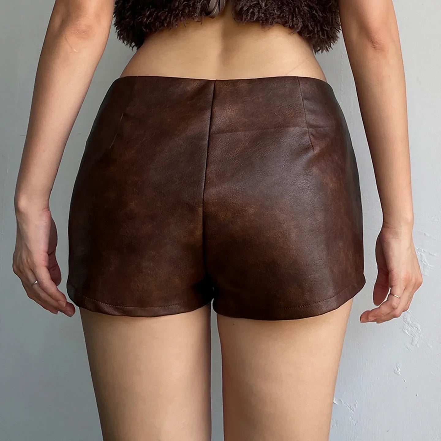 Women faux leather low rise ring-waist shorts