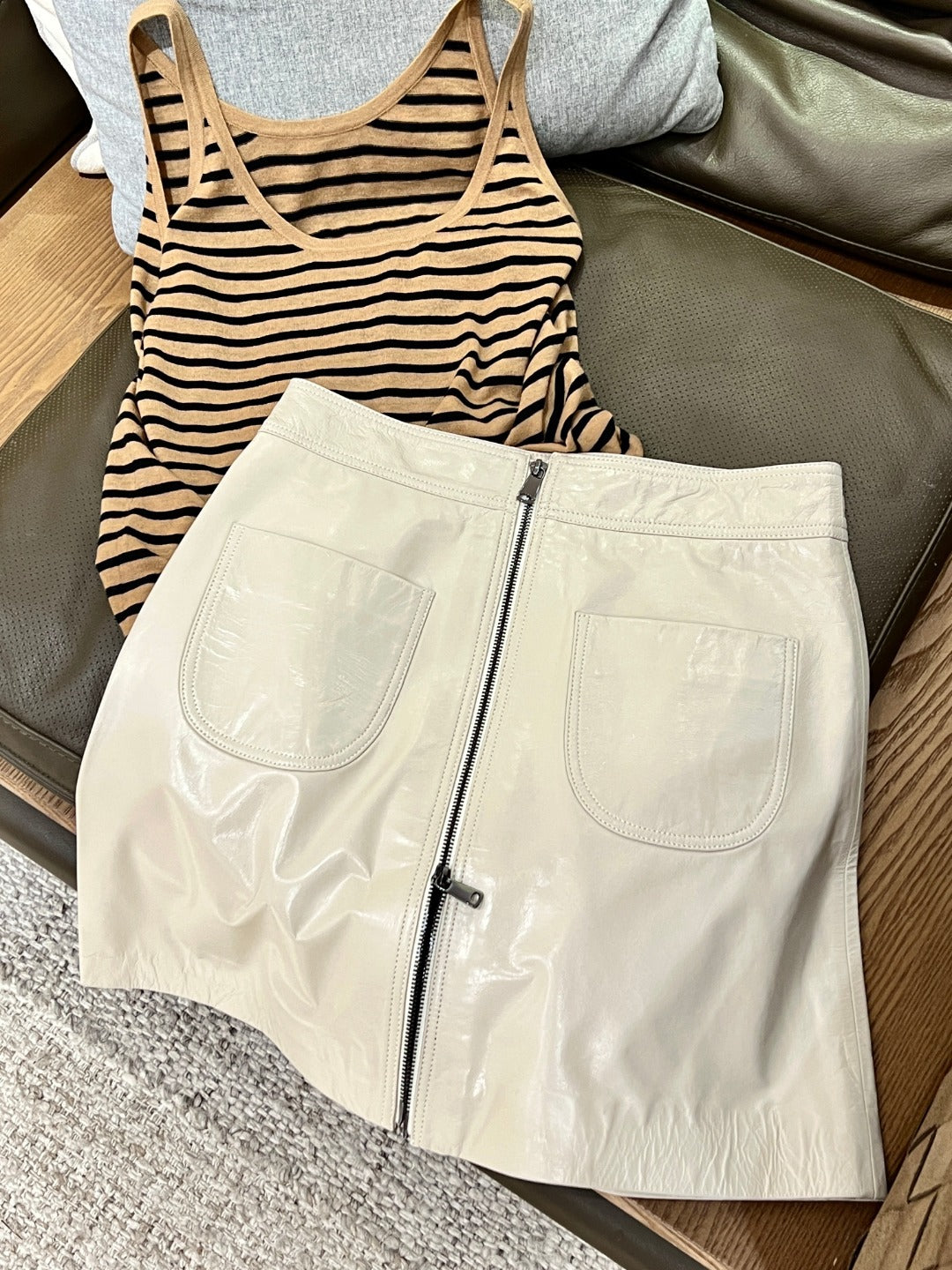 Women Off White Leather Mini Skirt With Zip Front