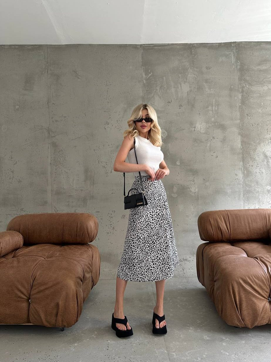 Split Thigh Maxi Skirt Beach Outfit