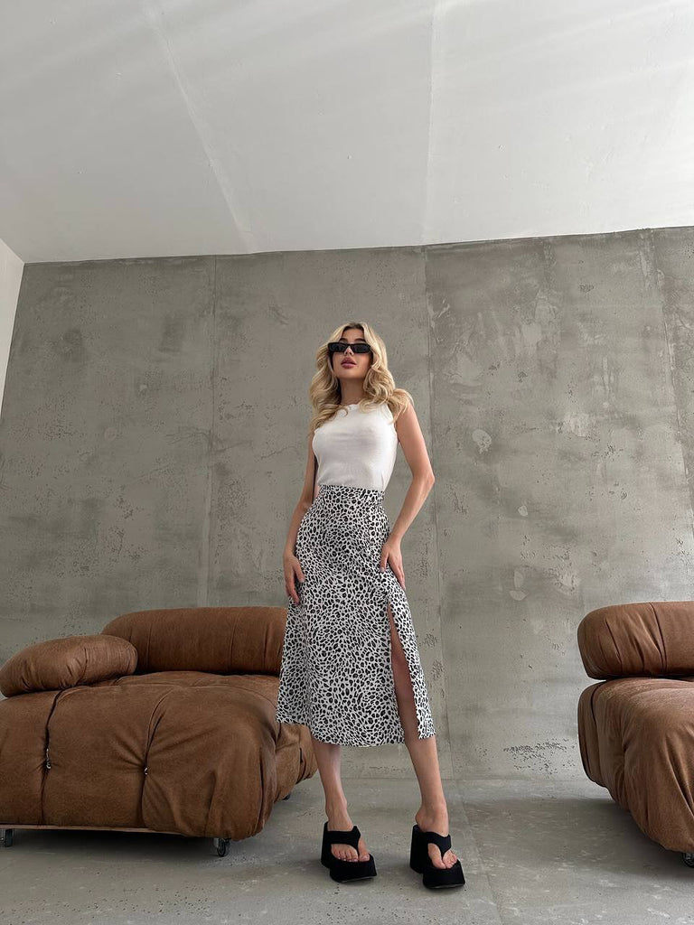 Split Thigh Maxi Skirt Beach Outfit