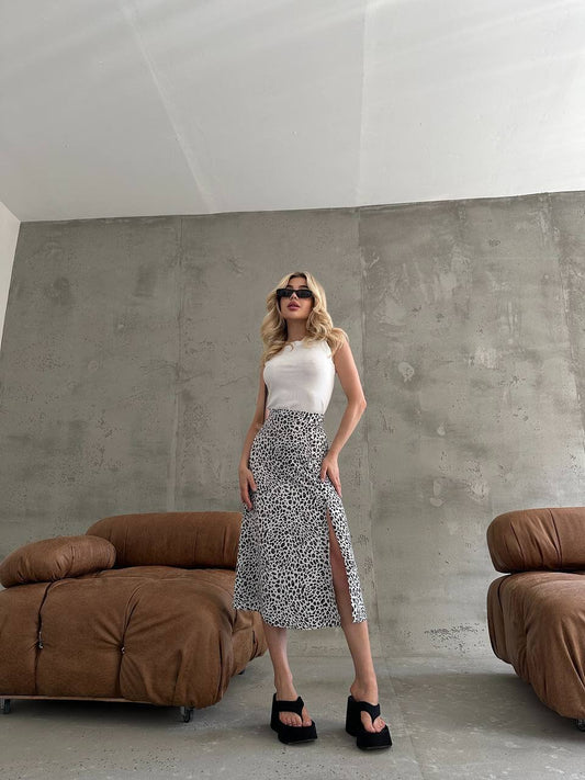 Split Thigh Maxi Skirt Beach Outfit