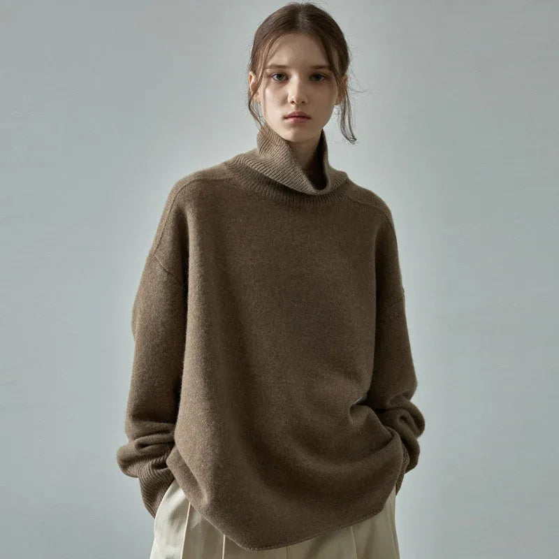 Low classic oversized high neck wool sweater