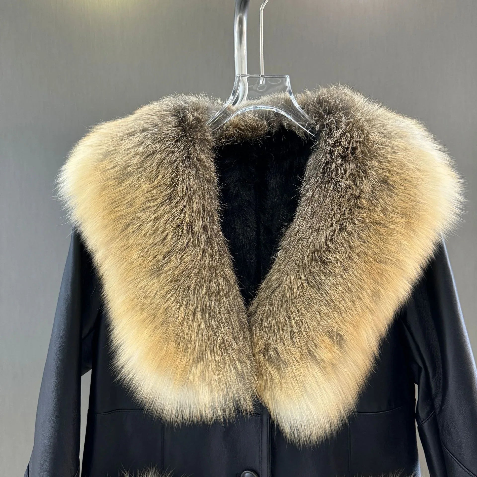 Women’s Sheepskin Leather Coat with Fox Fur Collar And Sleeves