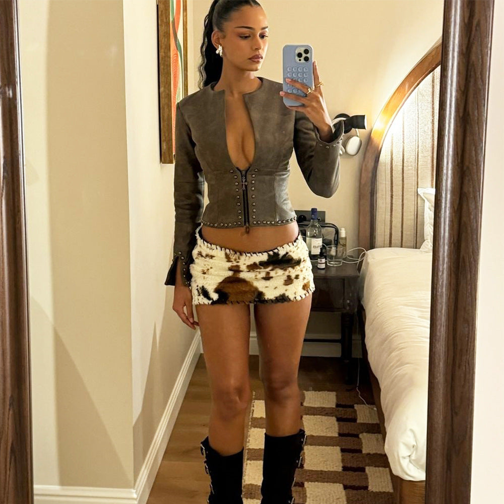 Hip-hugging cow print mini skirt