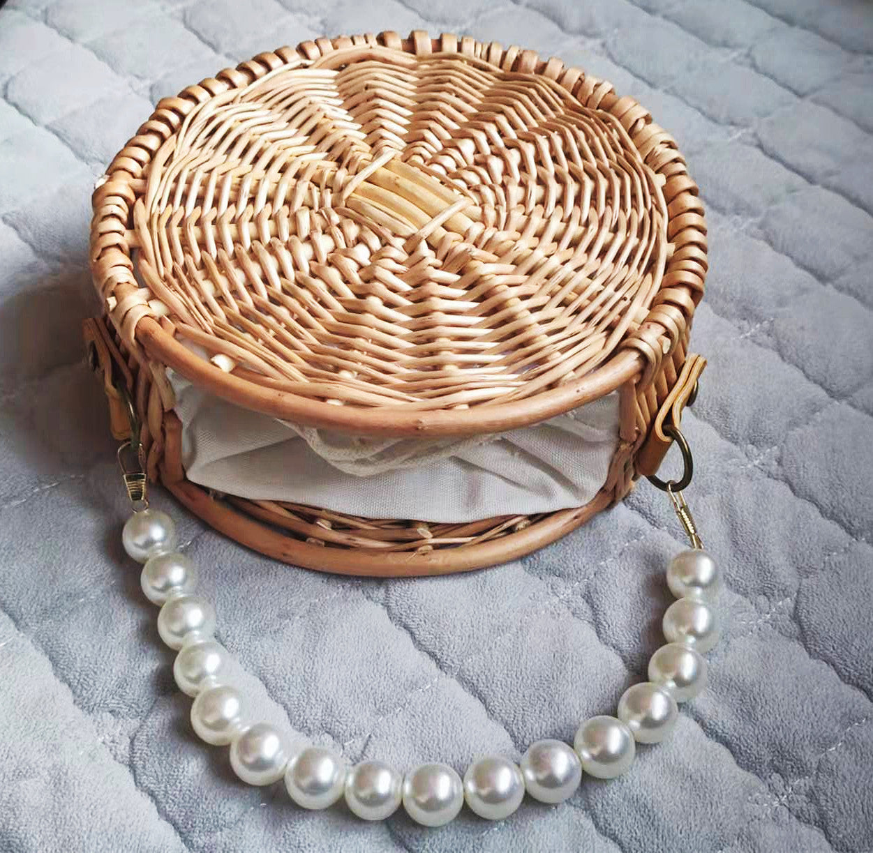 Straw Crossbody Purse Round Woven Bag with Pearl Handle