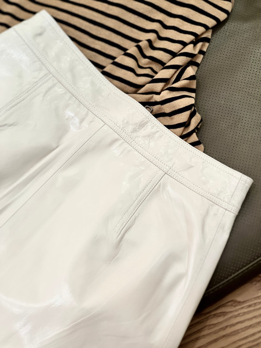 Women Off White Leather Mini Skirt With Zip Front