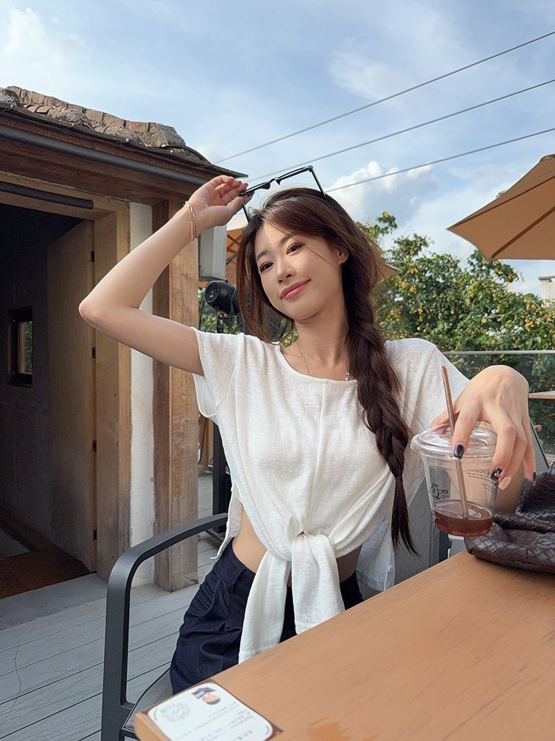round neck t shirts for women with waist knot