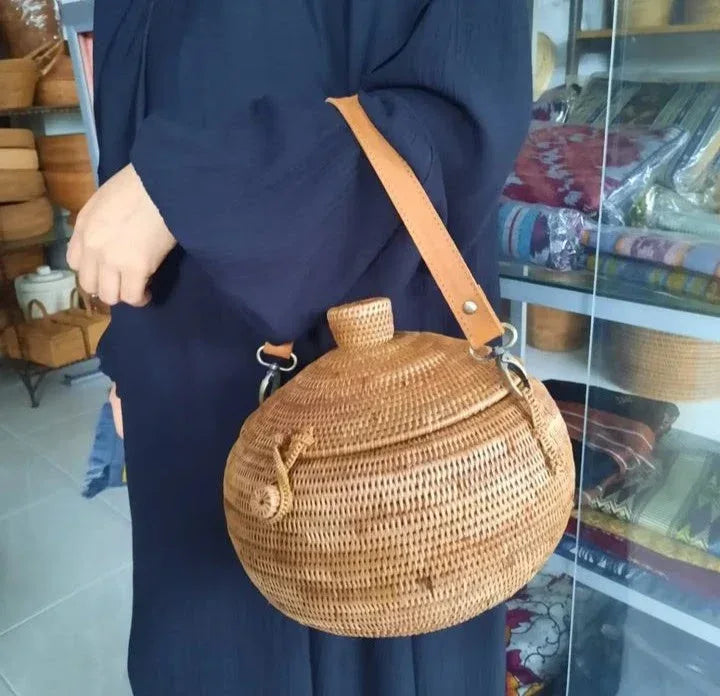 Bali Rattan Pot Bag With Lid and Arched Handle