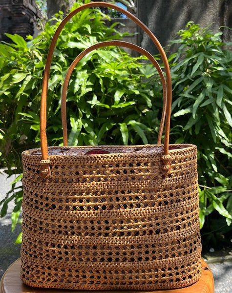 Stylish handwoven net rattan handbag – Boho Living Room