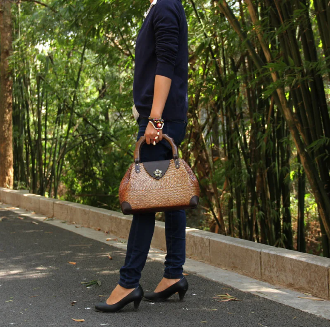 Vintage Wooden Handle Woven Straw Handbag