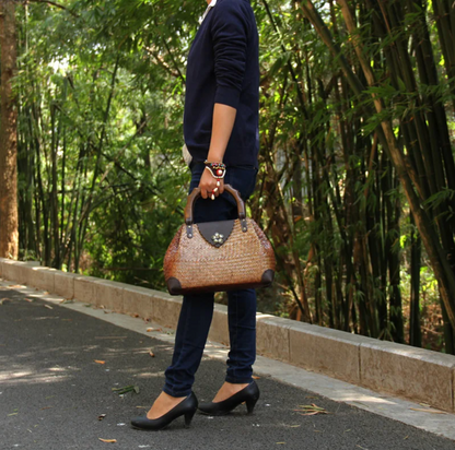 Vintage Wooden Handle Woven Straw Handbag