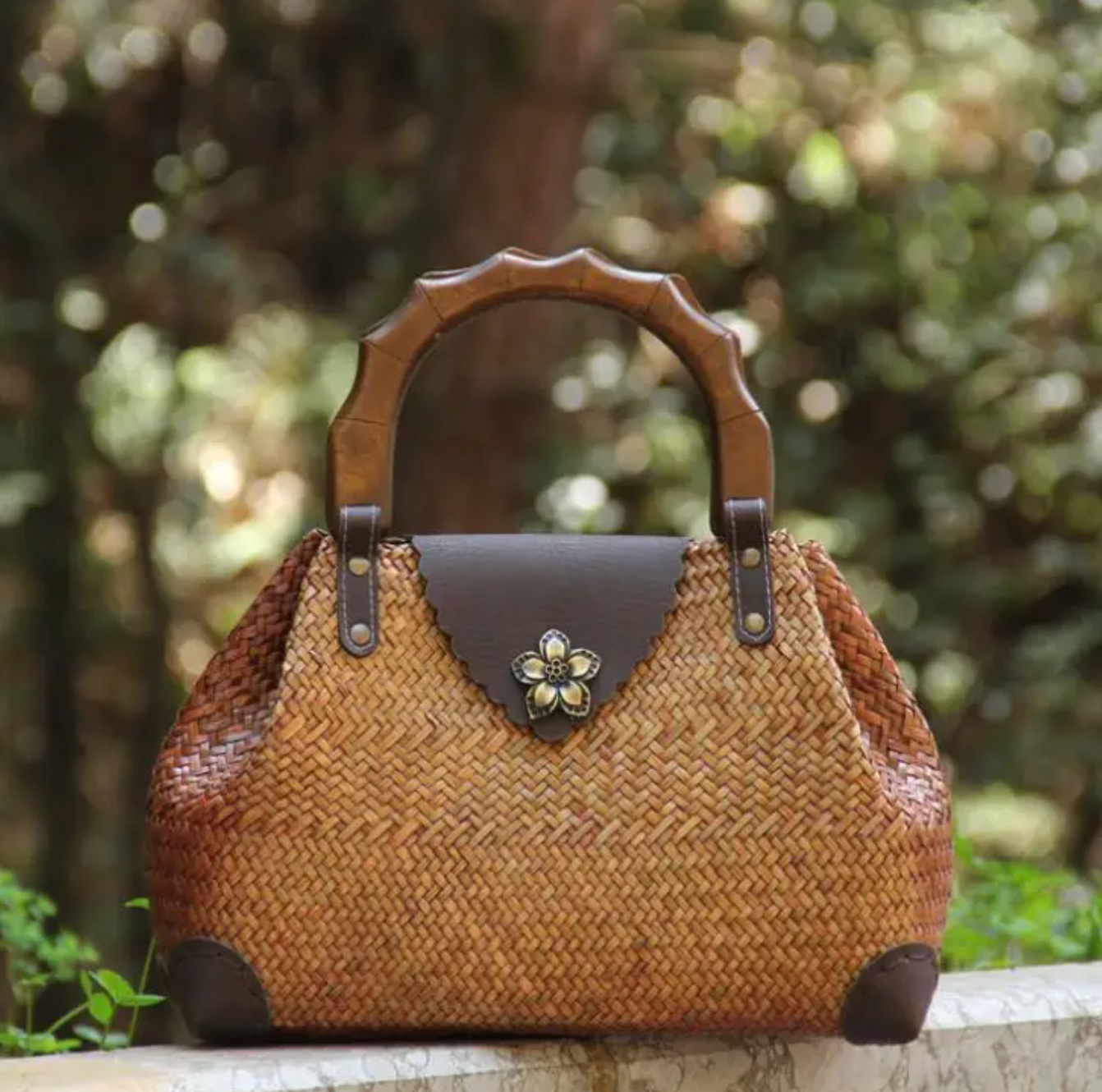 Vintage Wooden Handle Woven Straw Handbag