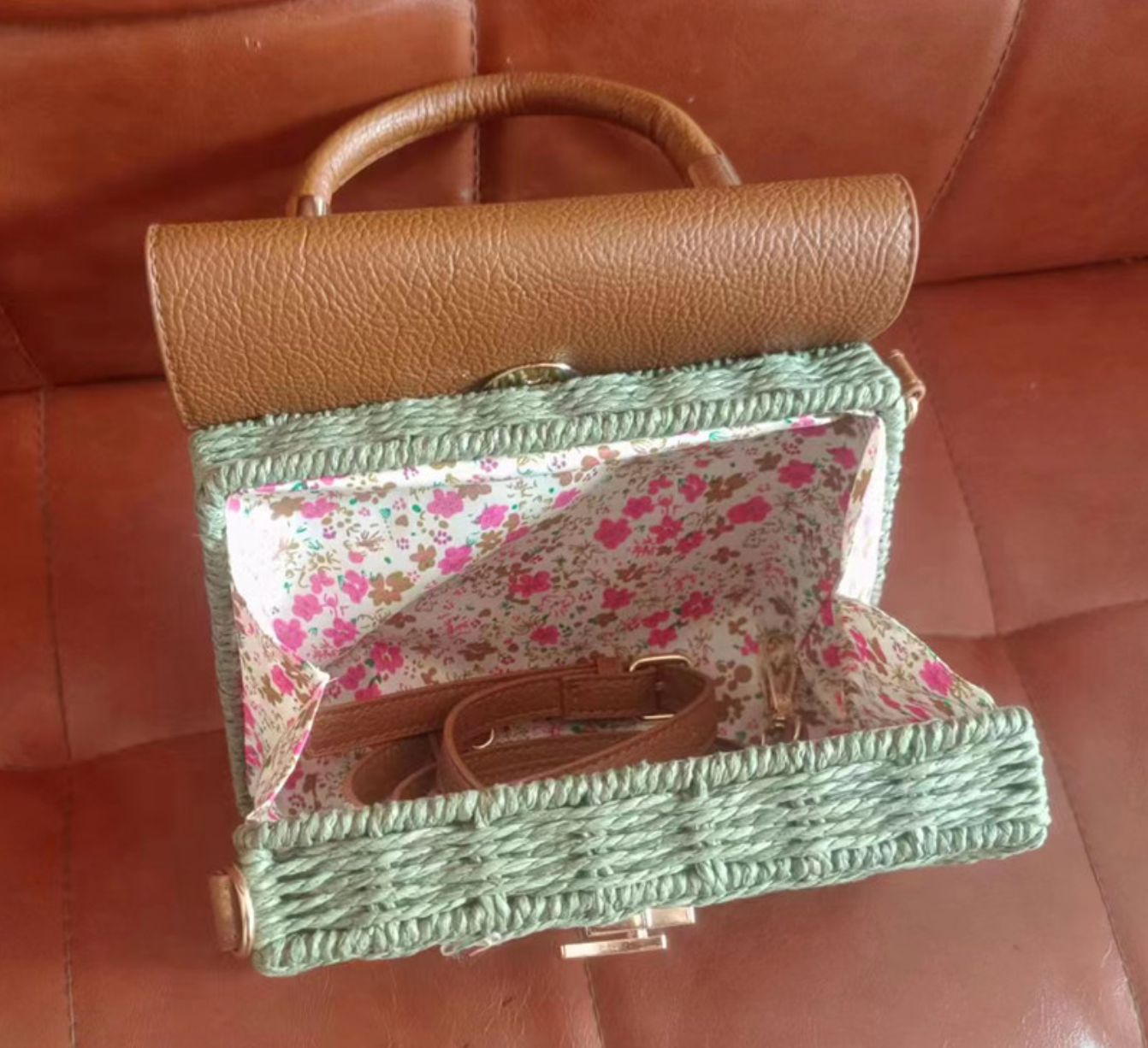 Woven Straw Summer Bag with Leather Handle for Beach & Vacation