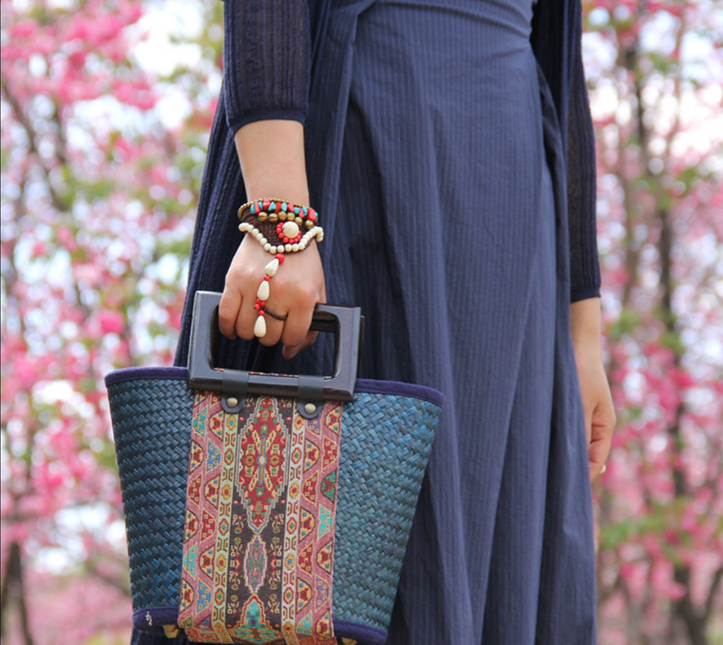Retro Woven Women’s Rattan Straw Handbag with Wooden Handle