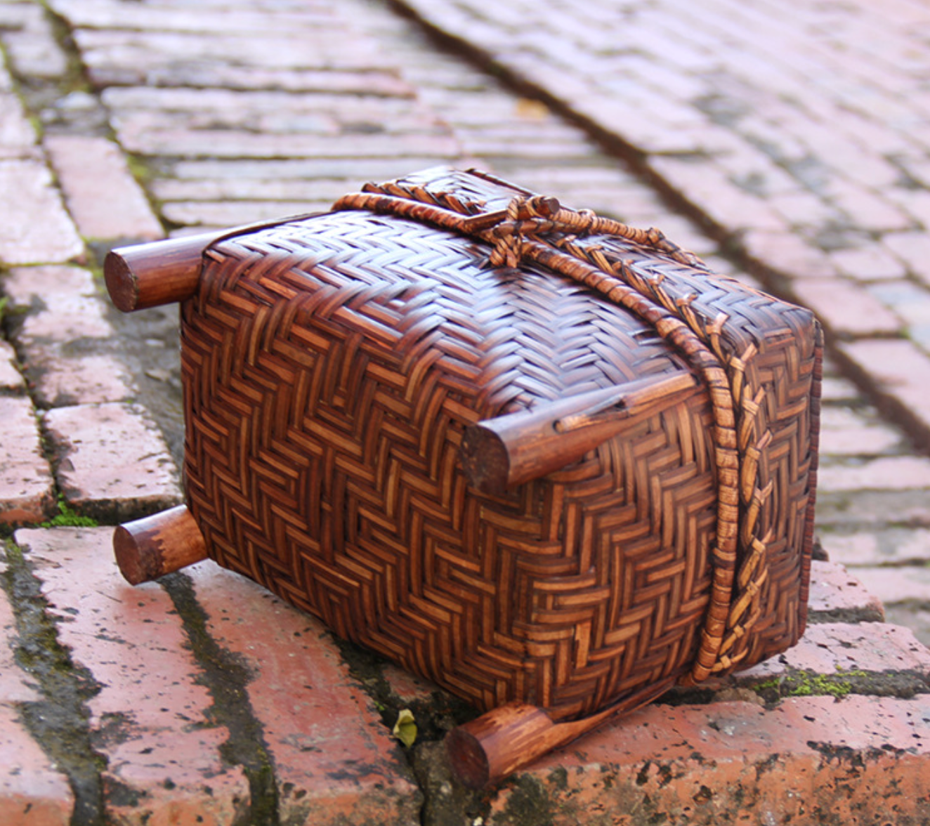 Retro Bamboo Woven Women’s Handbag Vacation Box