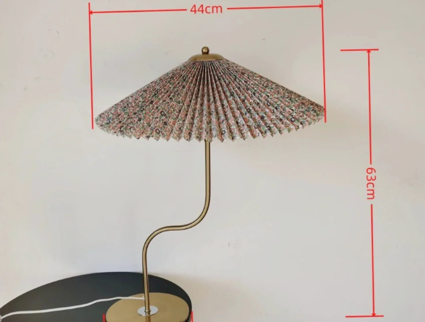 Retro s-shaped petal pleated table lamp
