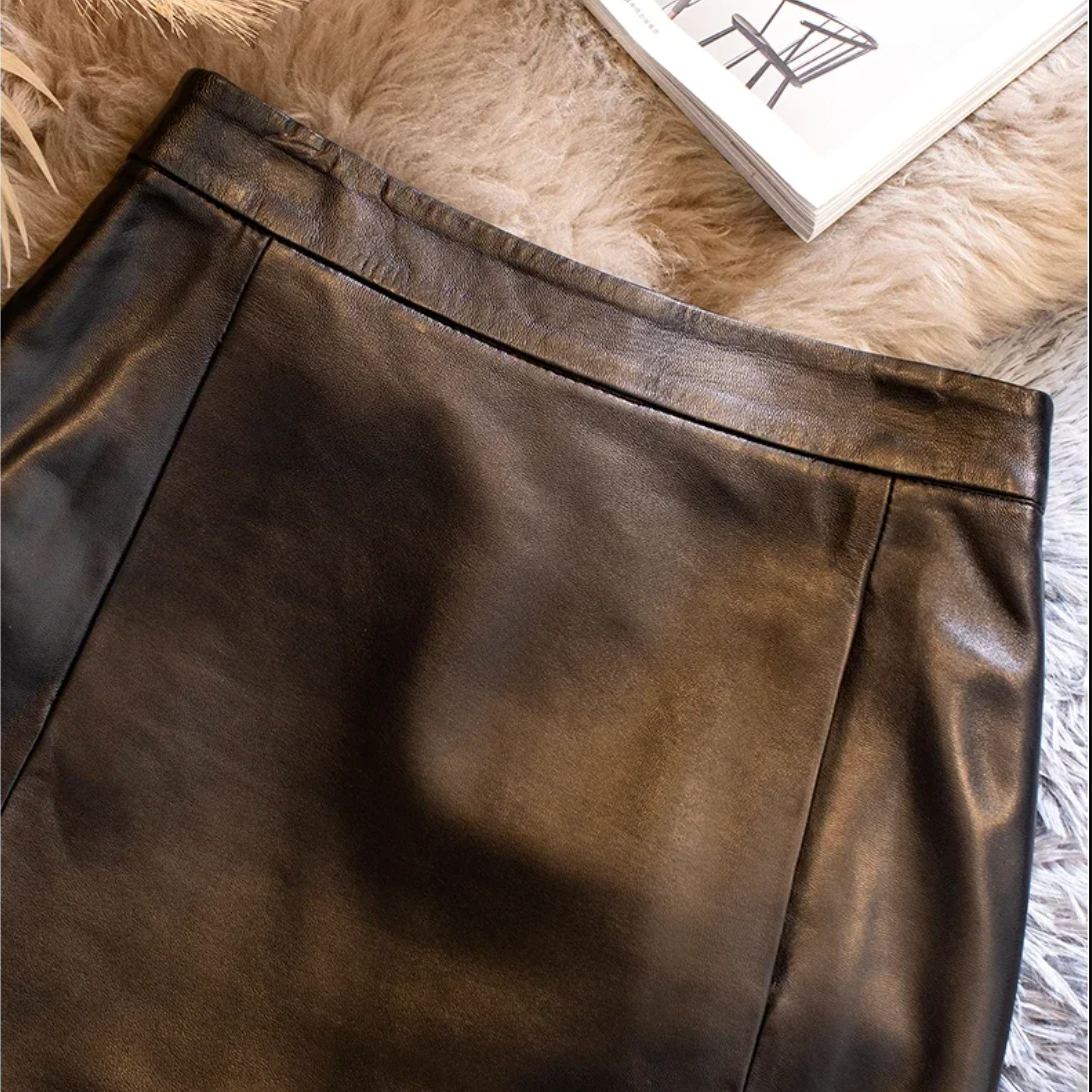 Women's mini leather skirt in black and green