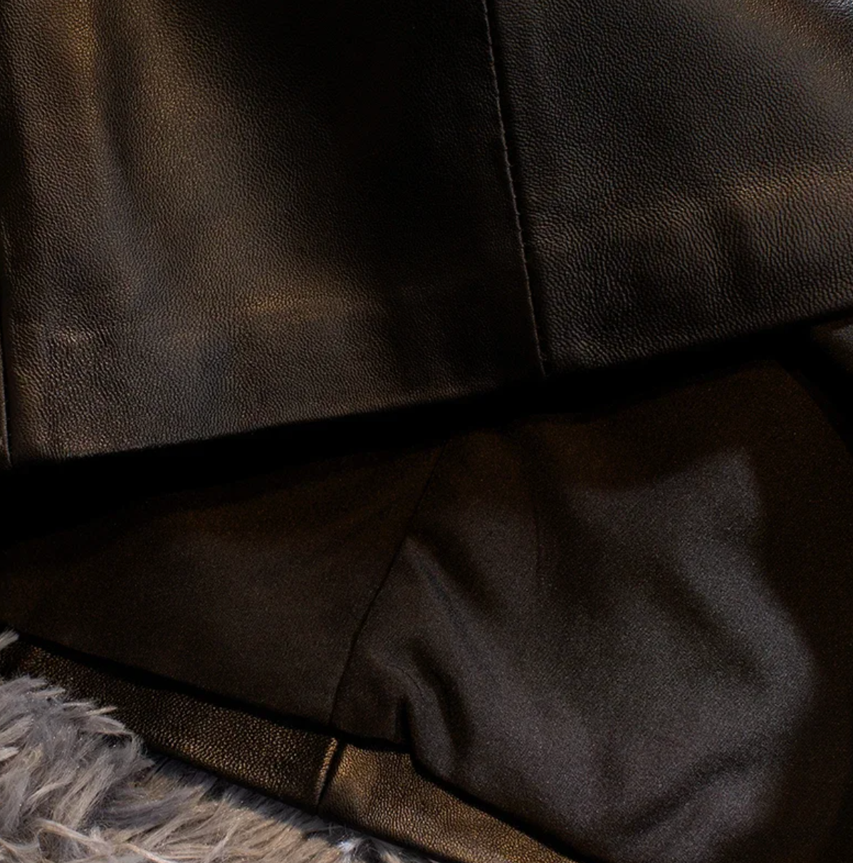 Women's mini leather skirt in black and green