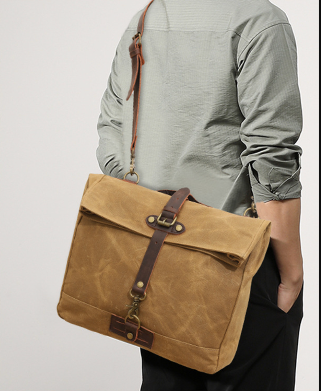 Canvas Messenger Bag with Waxed Finish and Top-Grain Cowhide Leather