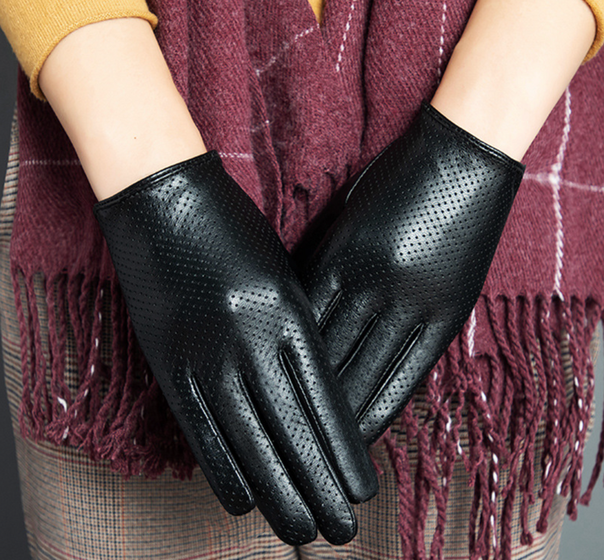 Men’s Leather Driving Gloves in Sheepskin with Perforated Touchscreen Design