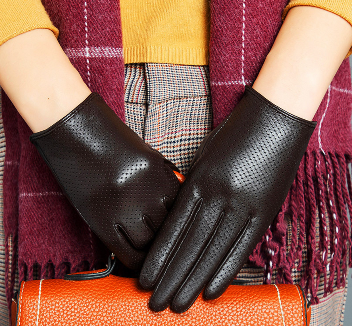 Men’s Leather Driving Gloves in Sheepskin with Perforated Touchscreen Design