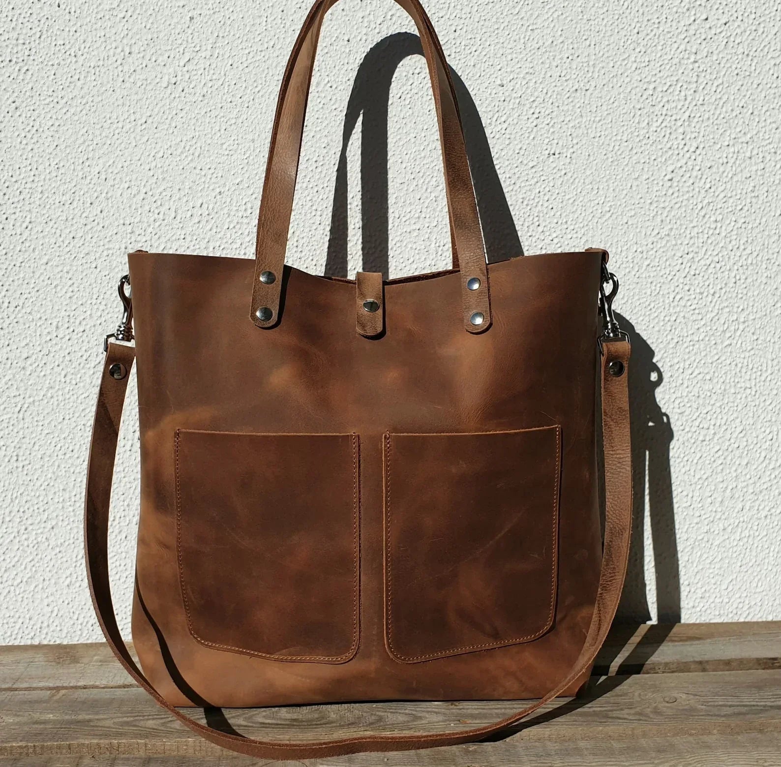 Leather tote bag with compartments for women