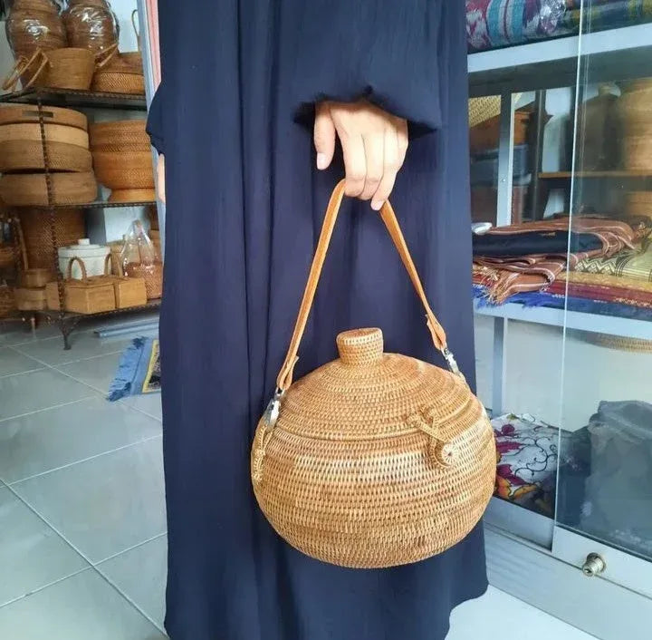 Bali Rattan Pot Bag With Lid and Arched Handle Style 2