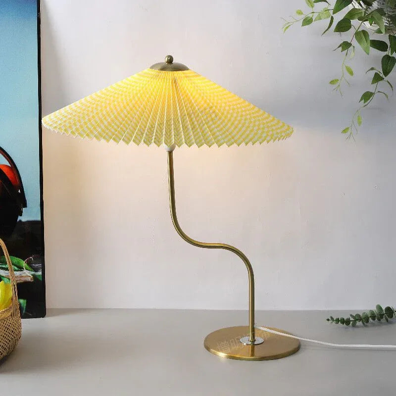 Retro s-shaped petal pleated table lamp Yellow grid standard plugs and push-button switches