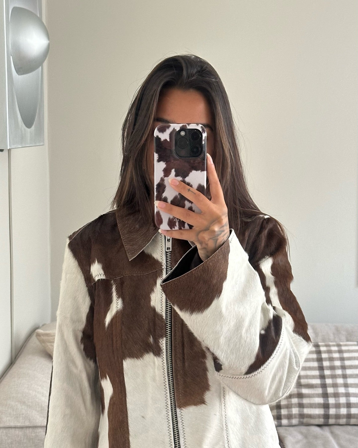 Wear the cowhide leather jacket women love—pair it with a matching cow print skirt for a full head-turning cowgirl outfit.


