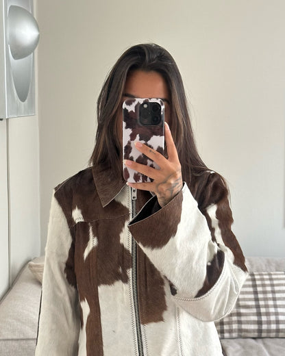 Wear the cowhide leather jacket women love—pair it with a matching cow print skirt for a full head-turning cowgirl outfit.


