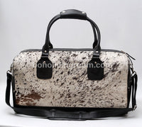 Forge your path with this cowhide overnight bag, designed to accompany you on every journey.