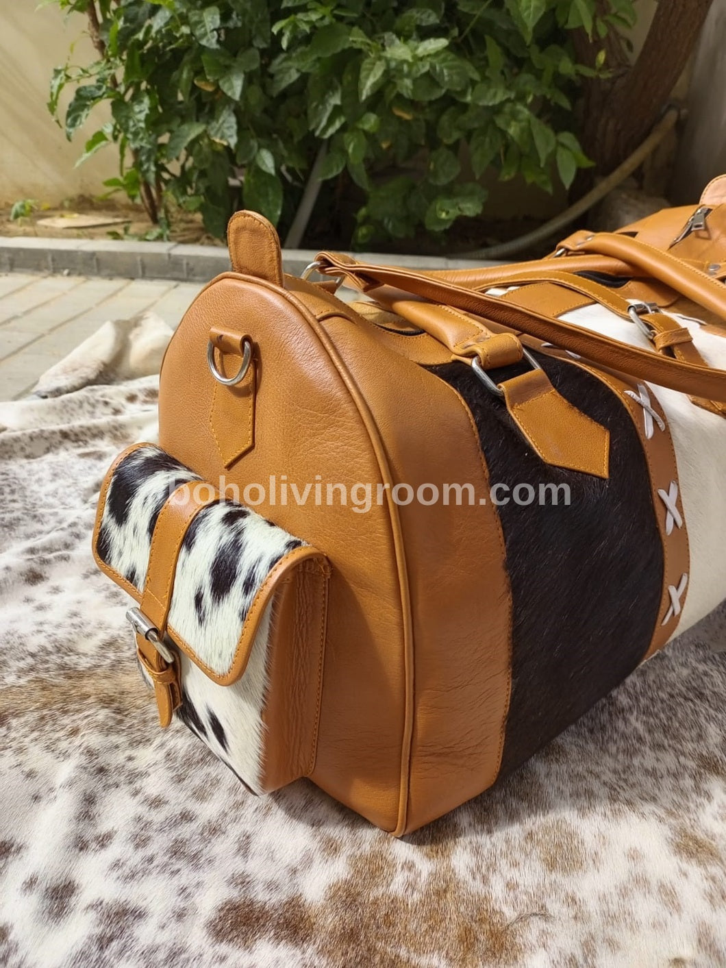 Embrace wanderlust with this cowhide travel bag, a symbol of adventure and luxury for the modern explorer.