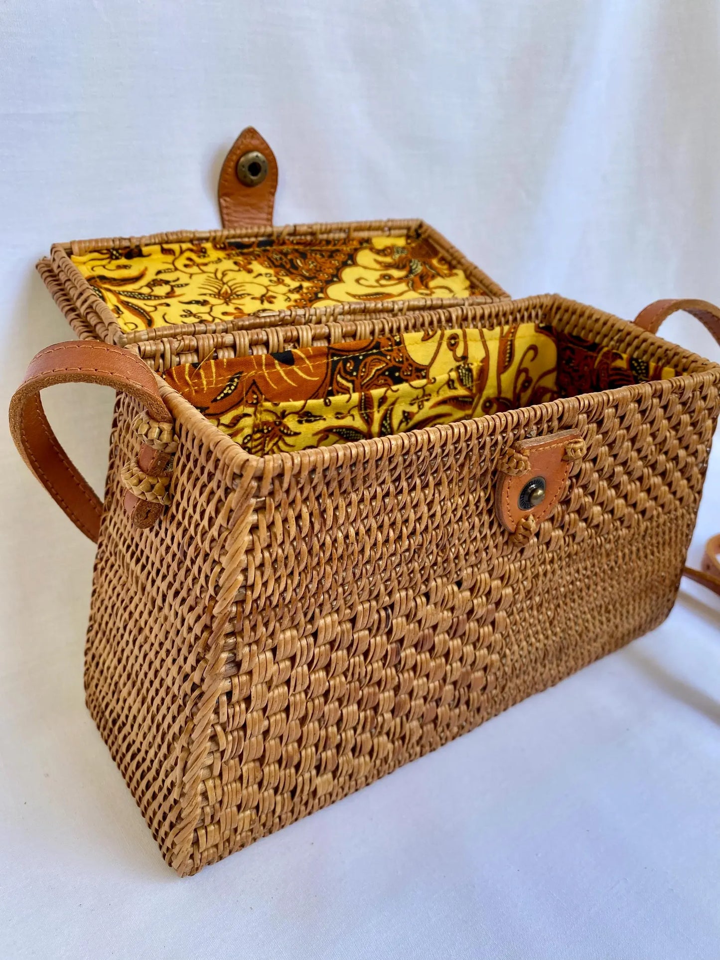 Rattan Summer Beach Sling Bag