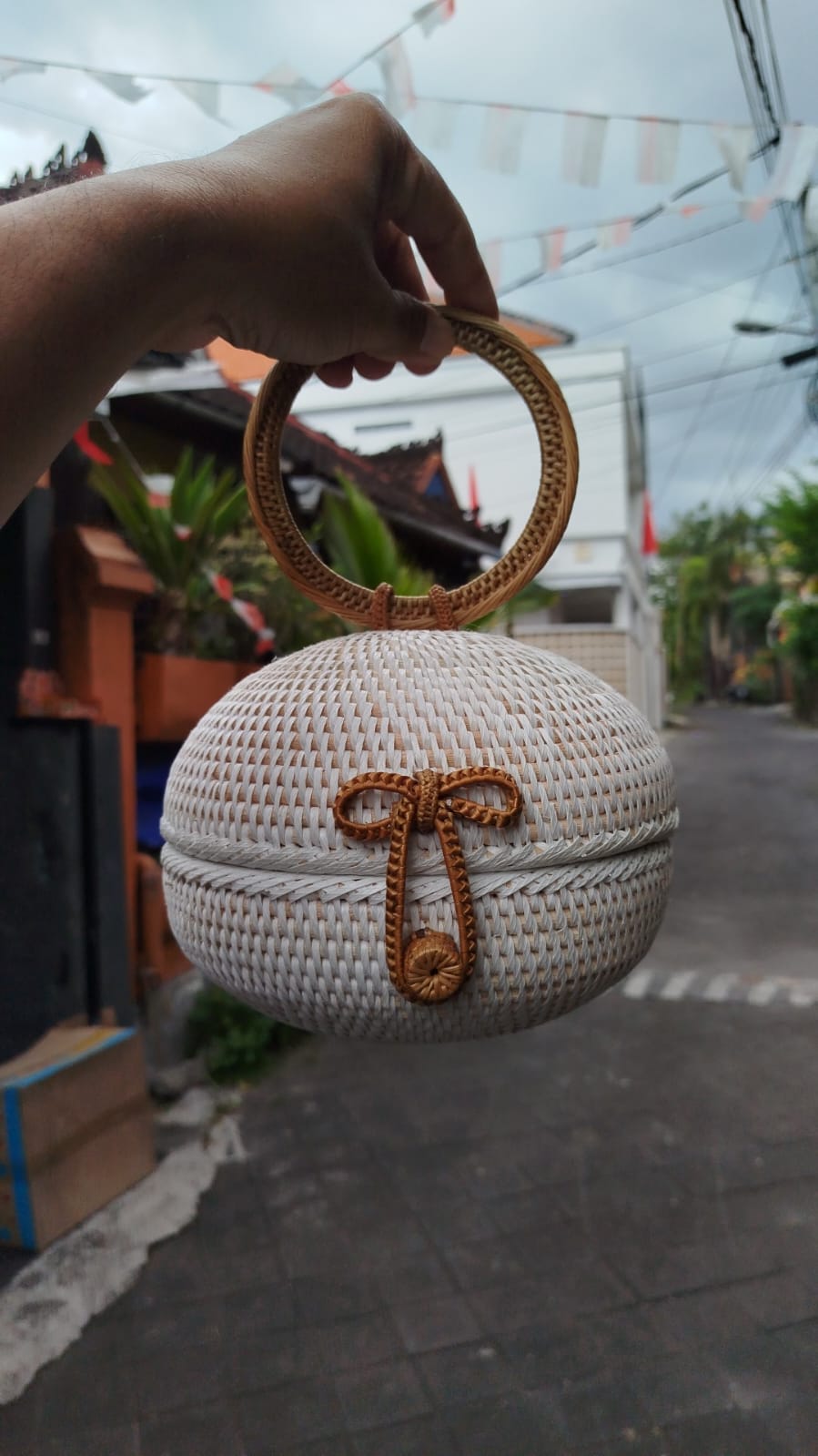 Round Rattan Ball Bag In White Woven With Handle