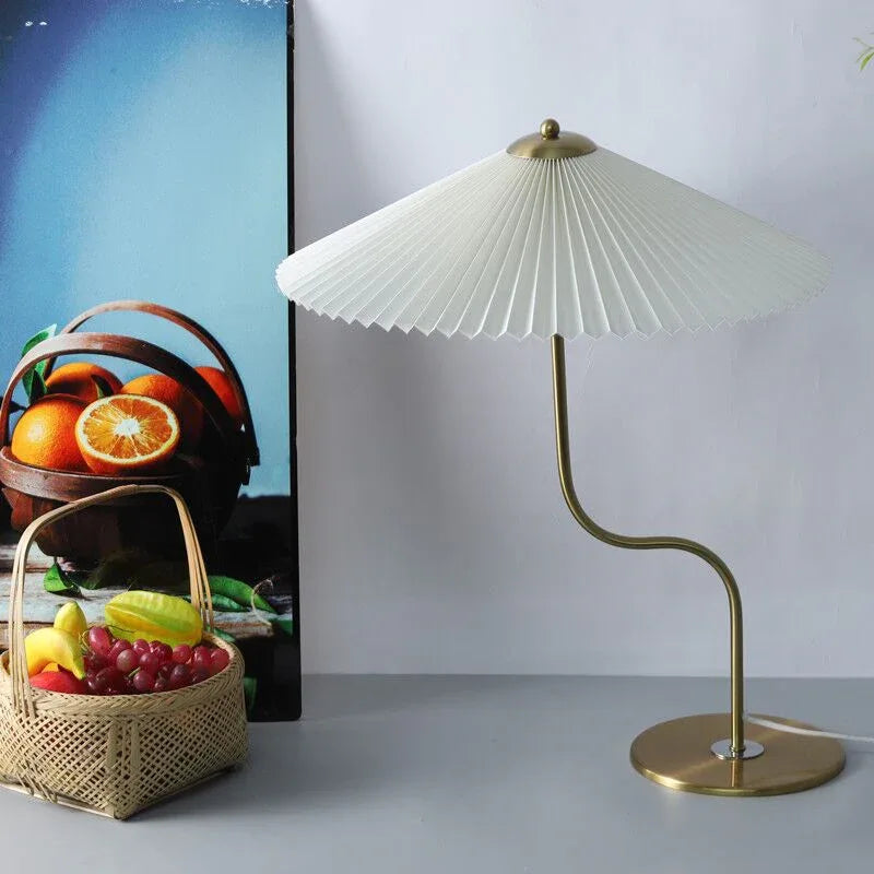 Retro s-shaped petal pleated table lamp white cover standard plugs and push-button switches