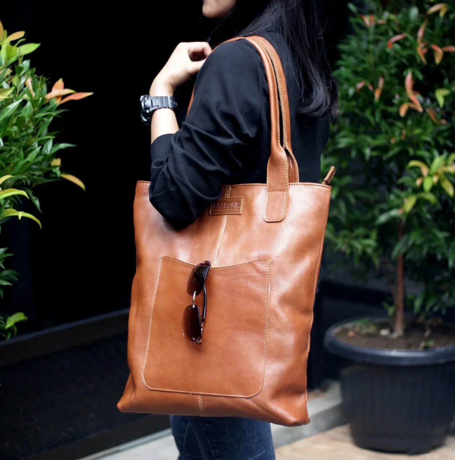 Leather Tote Bag With Outside Pockets for Women