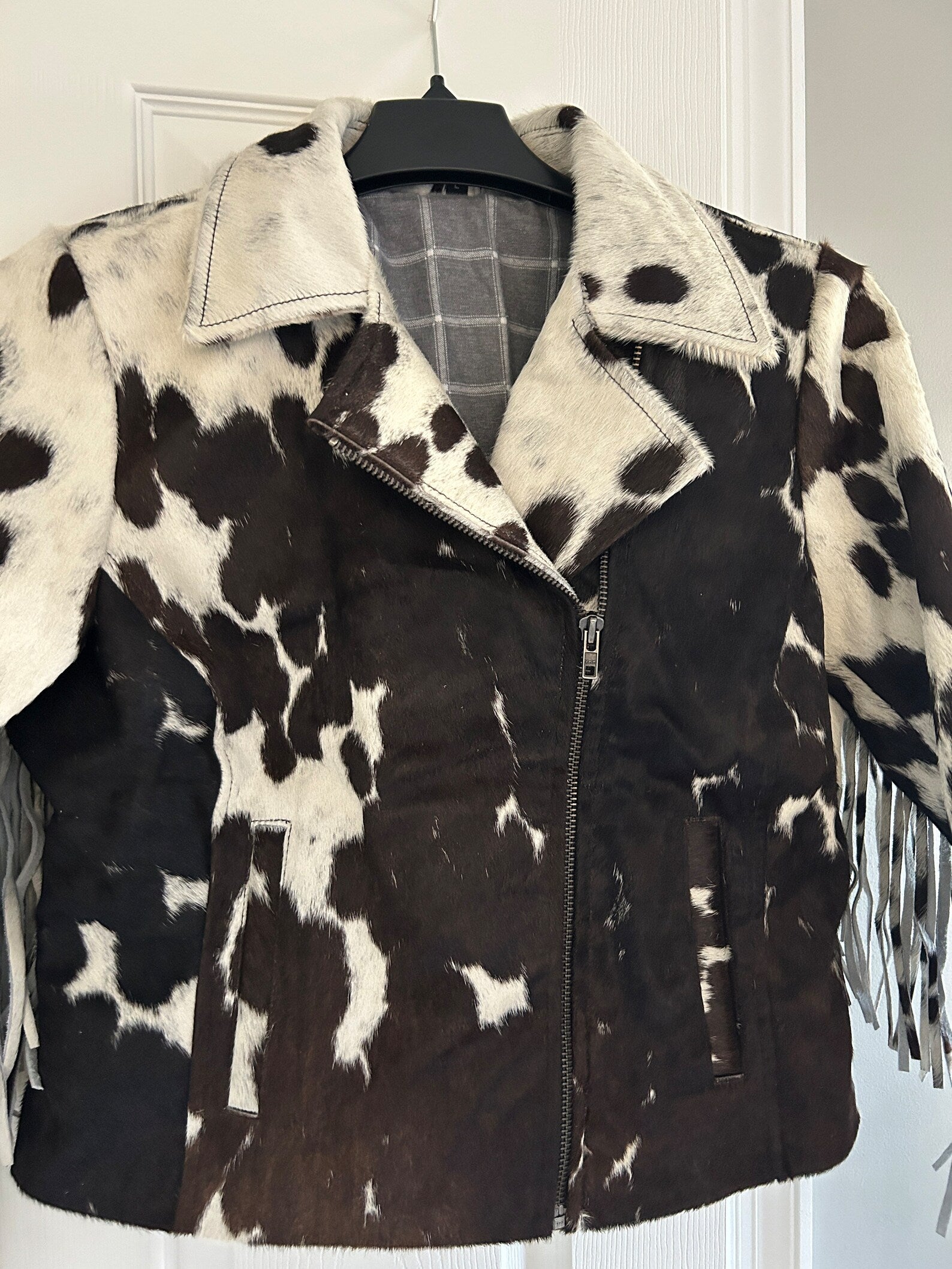 Cowhide jacket with fringe made from authentic cow hide—Western-inspired design for men and women with bold cow print and suede tassel details.

