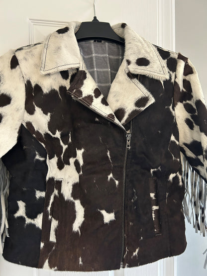 Cowhide jacket with fringe made from authentic cow hide—Western-inspired design for men and women with bold cow print and suede tassel details.

