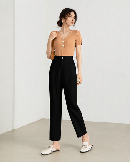Women loose cropped pants in soft pink