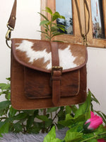 This Western-style cowhide bag is perfect for any occasion! Featuring a sleek and stylish design, this crossbody bag is lightweight and comfortable - perfect for everyday use.
